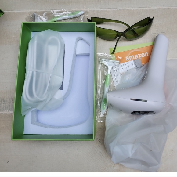NWT IPL hair removal device - Picture 2 of 6